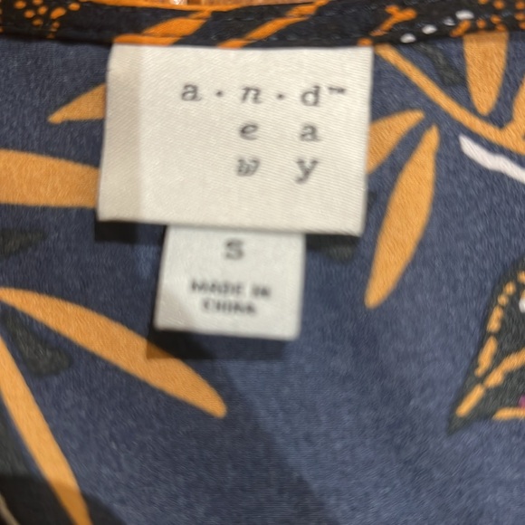 A new day wrap top. Excellent condition. Size small. - Picture 2 of 2